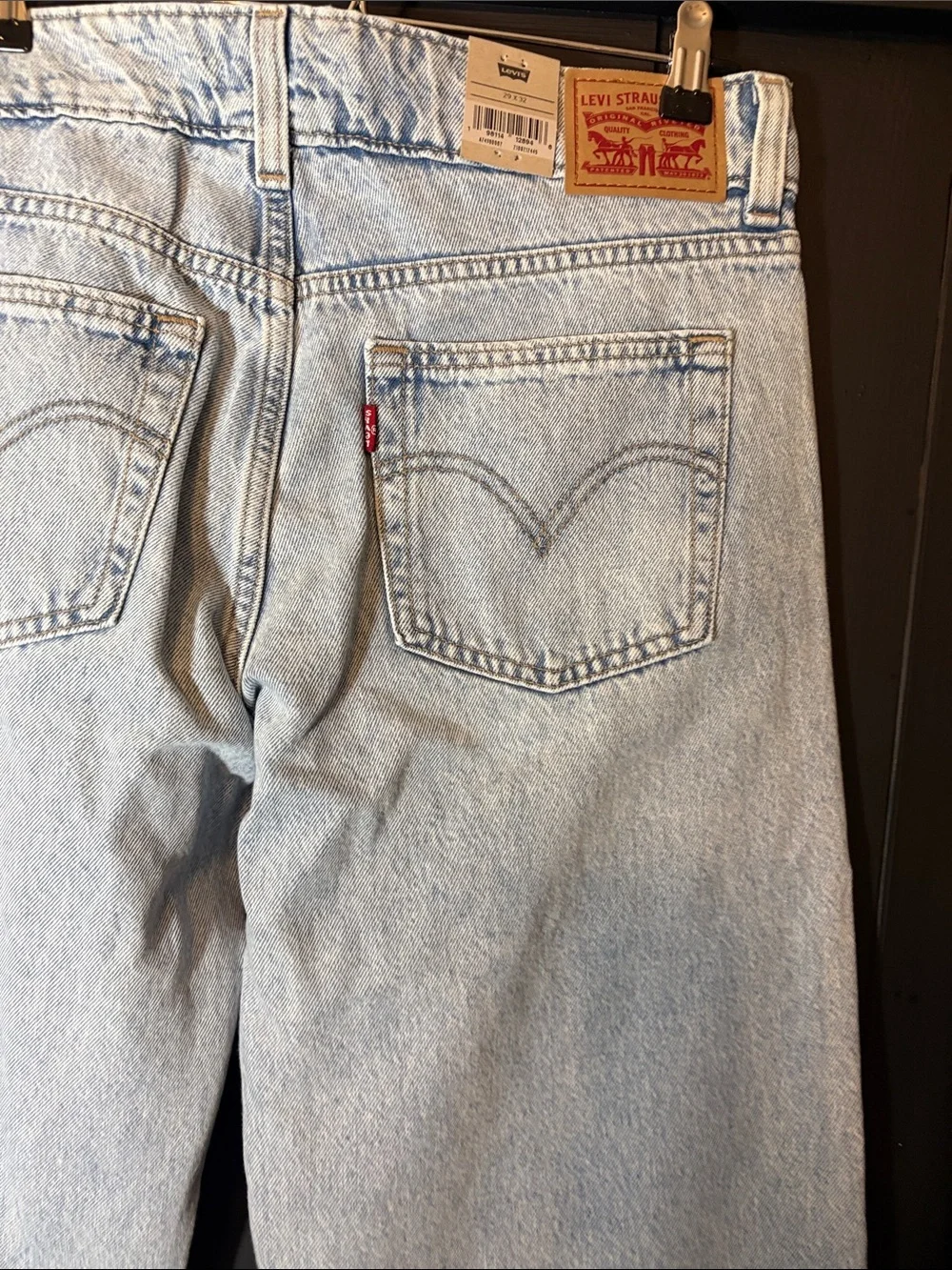Levis straight leg